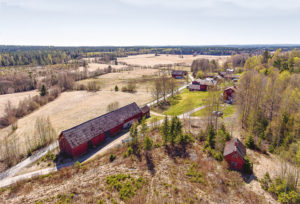 Med vy över åkrarna