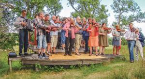 Högsommar och musik i Kila