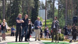Prinsen invigde parken