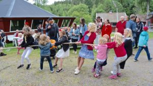 Midsommarfirande i bergslagsbygd