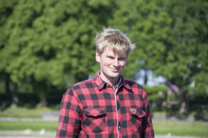 Fredrik trappar upp